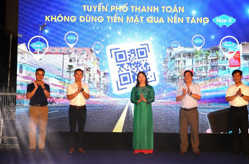 TP. Huế khai trương tuyến phố thanh toán không dùng tiền mặt qua nền tảng Hue-S Ảnh: Sở TT&TT Thừa Thiên Huế 